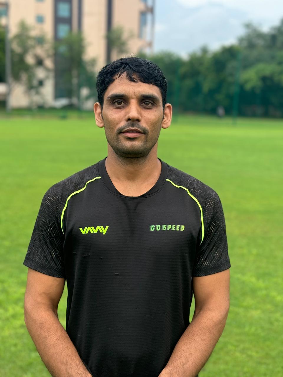 Coach Somvir, National Champion in pole vault and javelin throw, professional photo in GO Speed gear